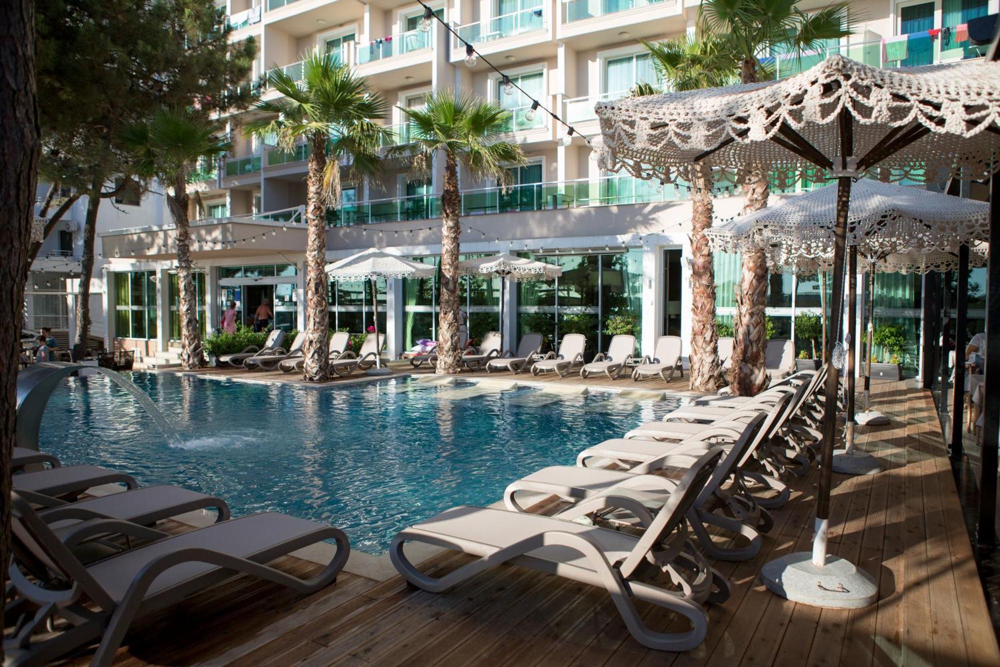 Albanian Star Hotel Kryemëdhej エクステリア 写真